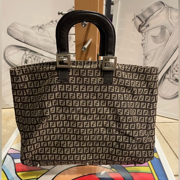 Fendi bag - Picture 3 of 14